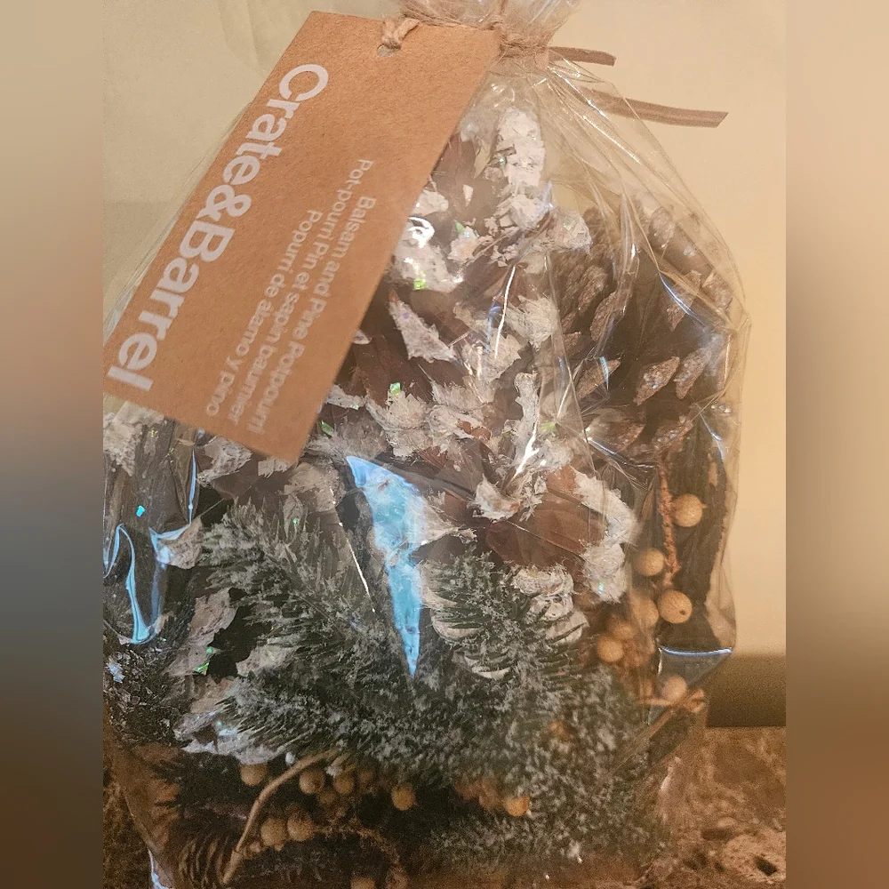 NWT Crate&Barrel Balsam/Pine Potpourri